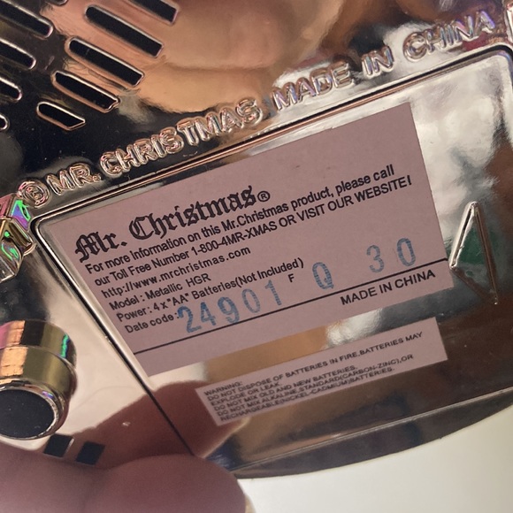 Mr. Christmas Metallic Musical Holiday Go Round Carousel, works great!